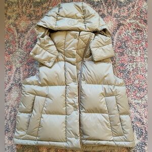Lululemon Wunder Puff Cropped Vest, size 2, Trench